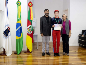 Alunos recebem medalhas da Olimpíada Brasileira de Matemática das Escolas Públicas e Privadas